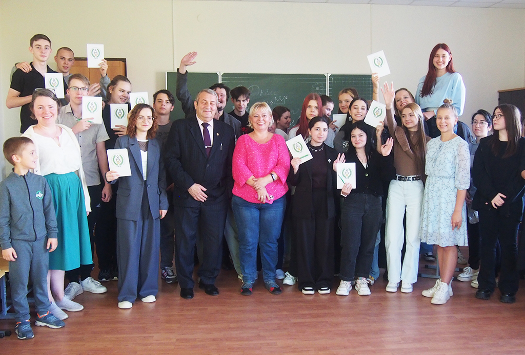 05.10.24 День учителя в Первом Академическом Профессиональном колледже: праздник знаний и благодарности