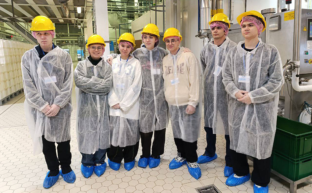 Экскурсия на фабрику мороженого Froneri: студенты ПАПК узнали секреты производства